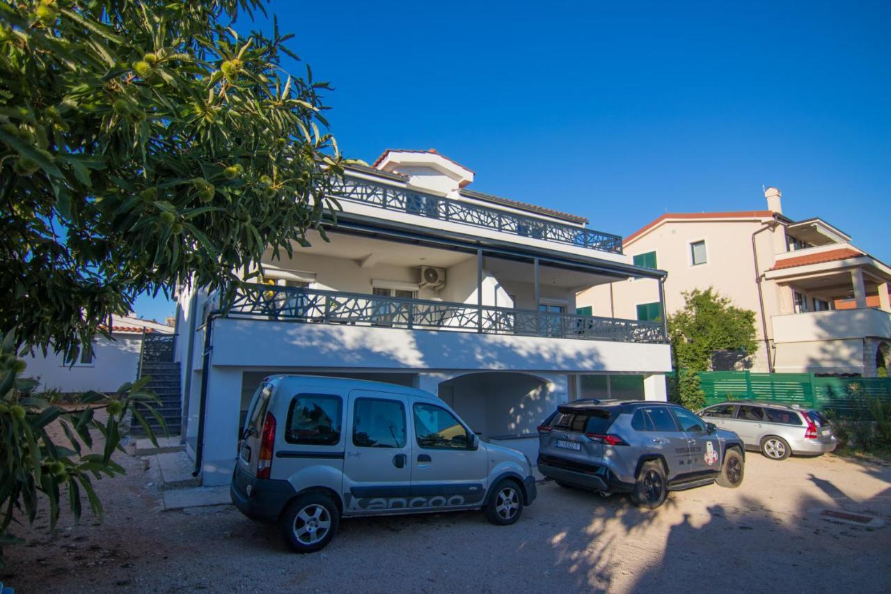 Apartments Flowers Krk Town Exteriér fotografie